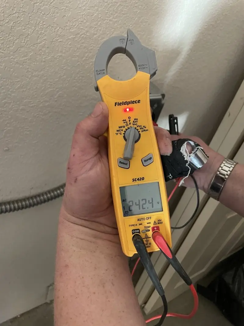 Voltage testing with clamp meter during Generator Installation in Mercedes